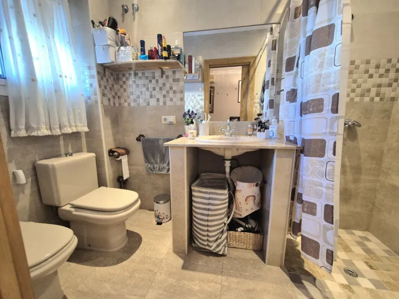 House - Semi-Detached House в продаже в Alhaurín el Grande, Málaga. В доме 4 спален и 3 ванных комнат. Площадь дома 180 м². Площадь участка 320 м²