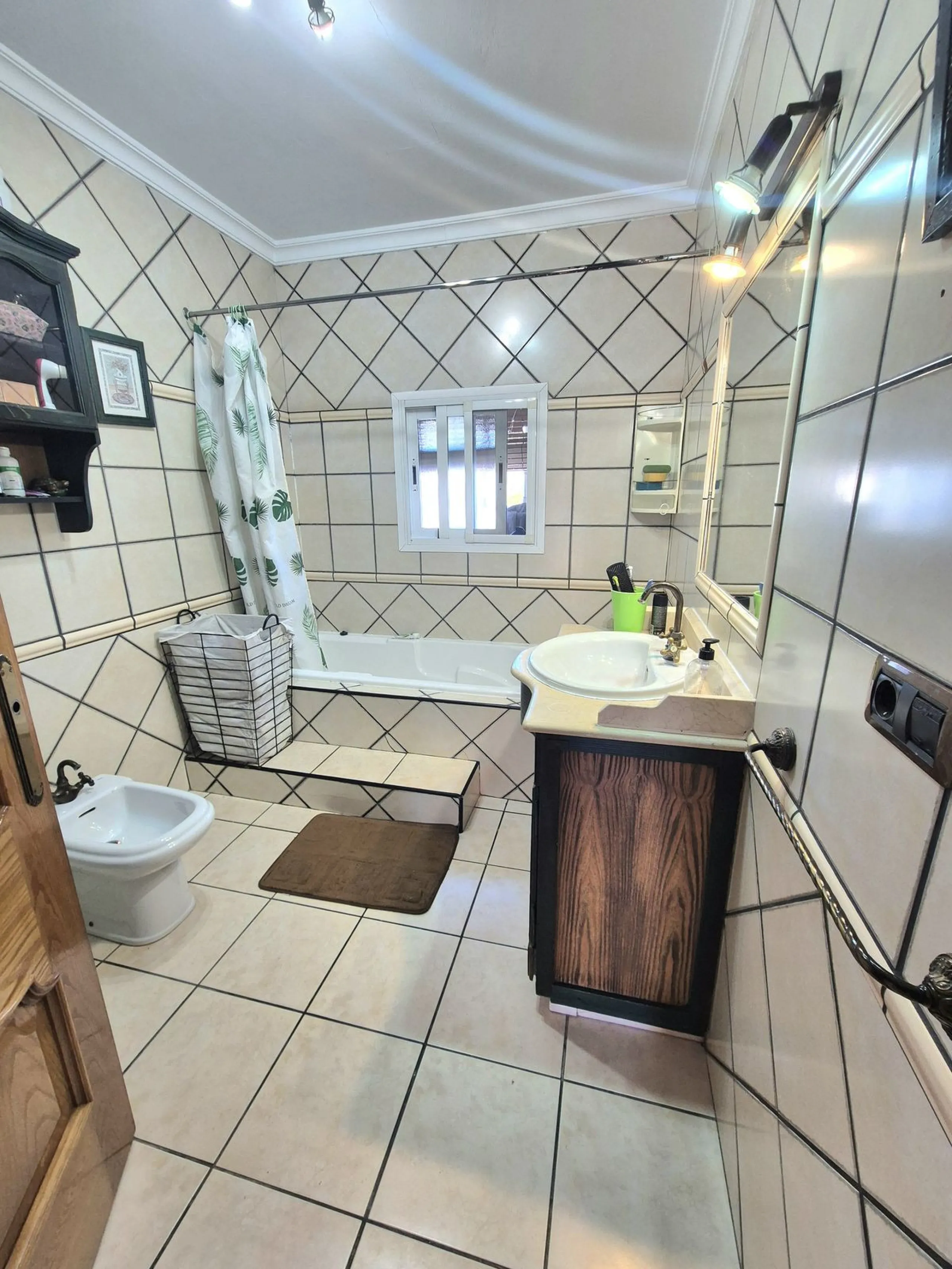 House - Semi-Detached House в продаже в Alhaurín el Grande, Málaga. В доме 4 спален и 3 ванных комнат. Площадь дома 180 м². Площадь участка 320 м²