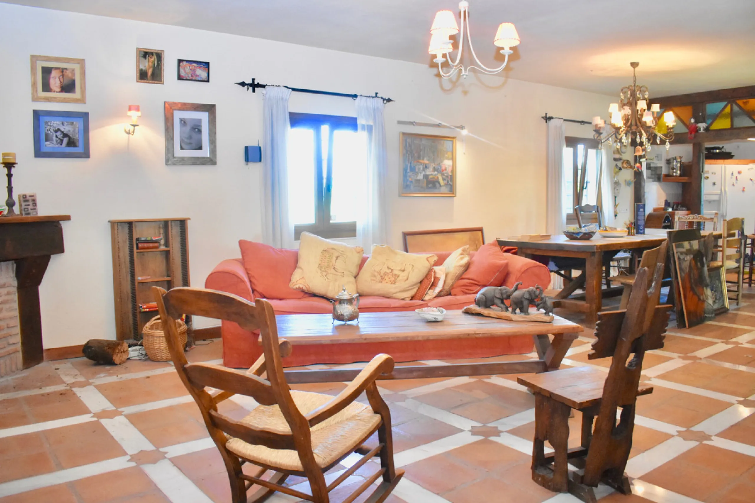 Beautiful 4 bedroom Detached Villa located on a superb plot of 6,500m2 with a large private pool & only 10 minutes from La Cala de Mijas!