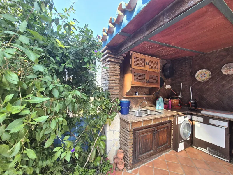 House - Semi-Detached House в продаже в Alhaurín el Grande, Málaga. В доме 4 спален и 3 ванных комнат. Площадь дома 180 м². Площадь участка 320 м²