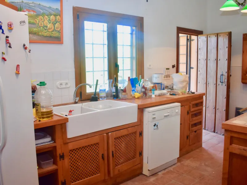 Beautiful 4 bedroom Detached Villa located on a superb plot of 6,500m2 with a large private pool & only 10 minutes from La Cala de Mijas!
