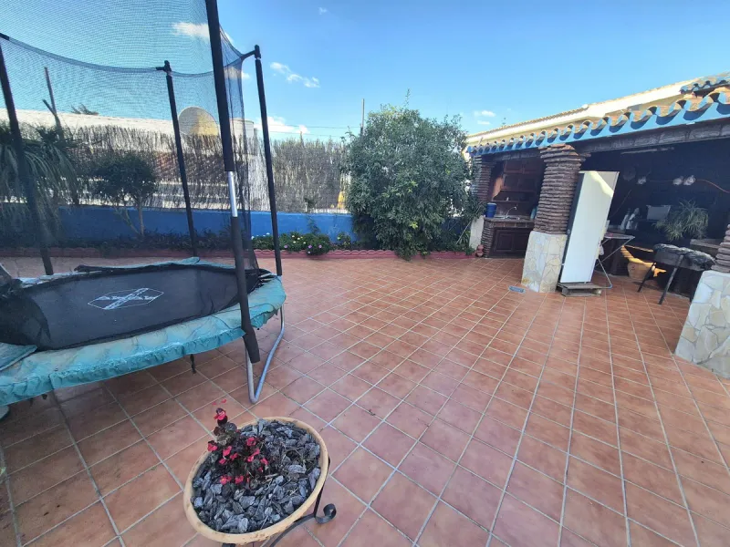 House - Semi-Detached House в продаже в Alhaurín el Grande, Málaga. В доме 4 спален и 3 ванных комнат. Площадь дома 180 м². Площадь участка 320 м²