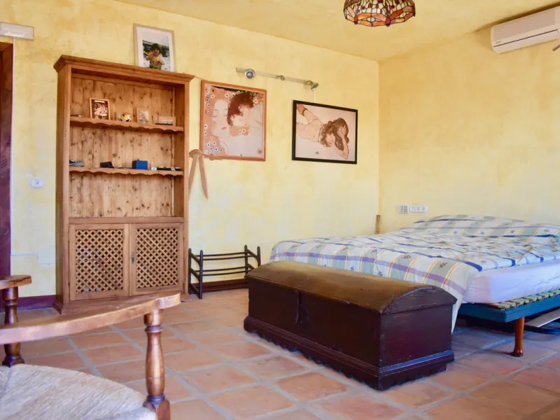 Beautiful 4 bedroom Detached Villa located on a superb plot of 6,500m2 with a large private pool & only 10 minutes from La Cala de Mijas!