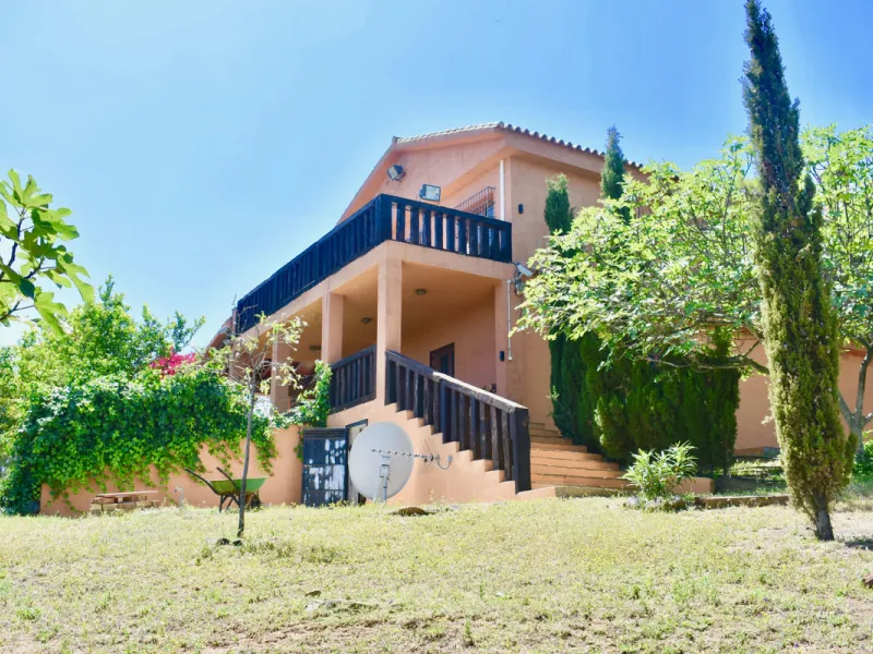 Beautiful 4 bedroom Detached Villa located on a superb plot of 6,500m2 with a large private pool & only 10 minutes from La Cala de Mijas!