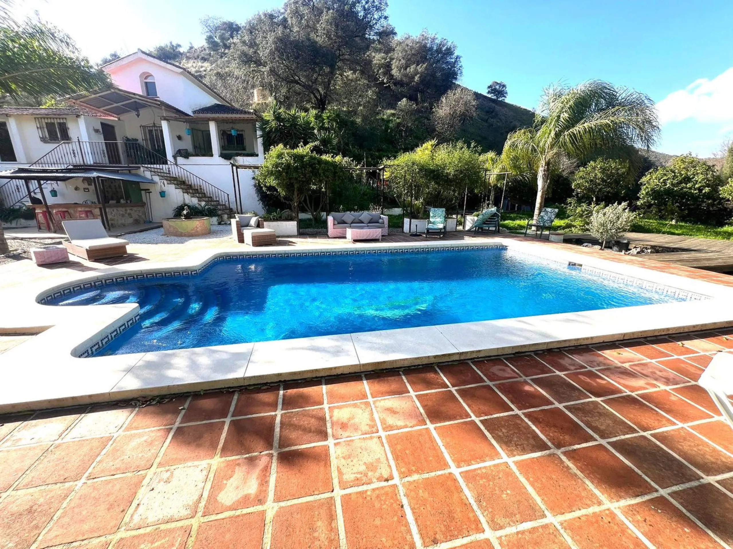 Charming rustic finca situated less than 10 minutes to the centre of Coin,