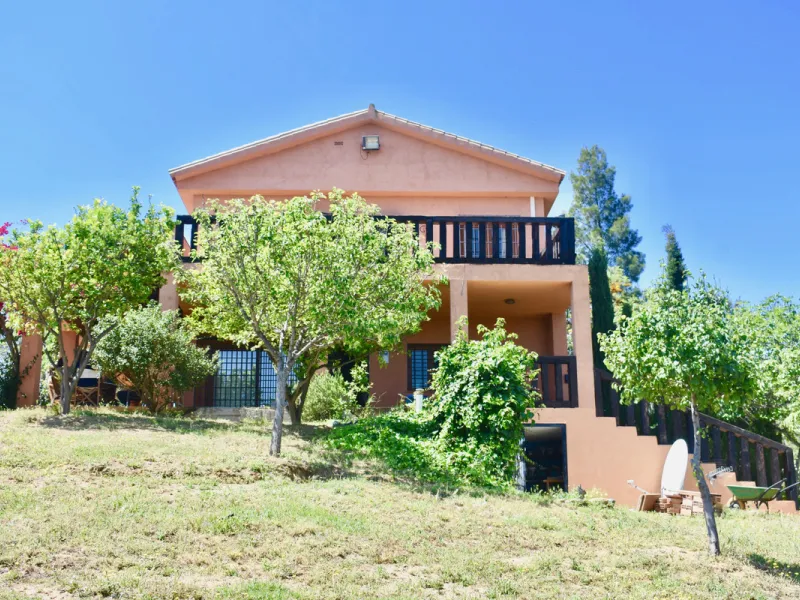 Beautiful 4 bedroom Detached Villa located on a superb plot of 6,500m2 with a large private pool & only 10 minutes from La Cala de Mijas!