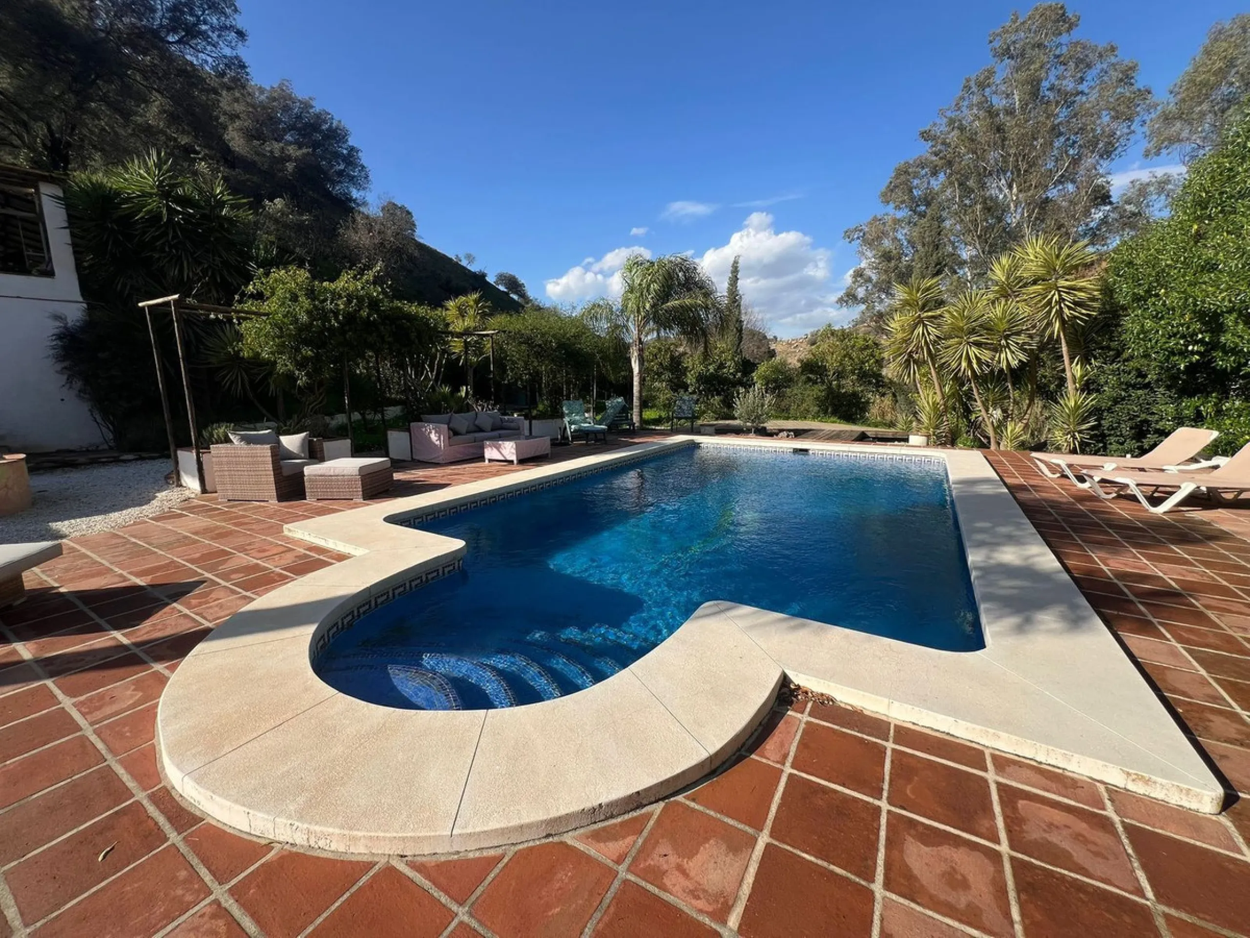 Charming rustic finca situated less than 10 minutes to the centre of Coin,