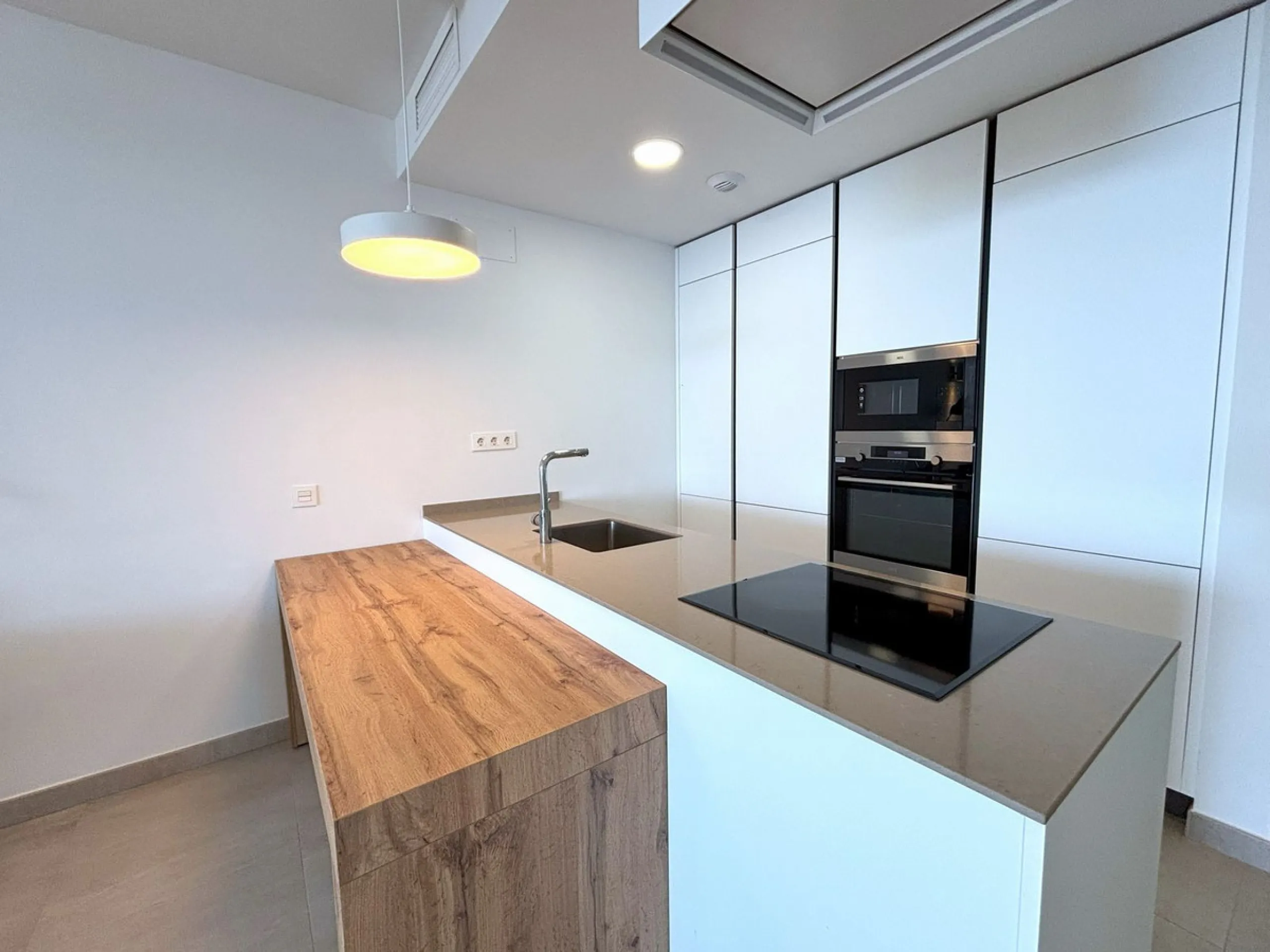 Exclusive Luxury Apartment with Panoramic Sea Views in Reserva del Higuerón, Fuengirola