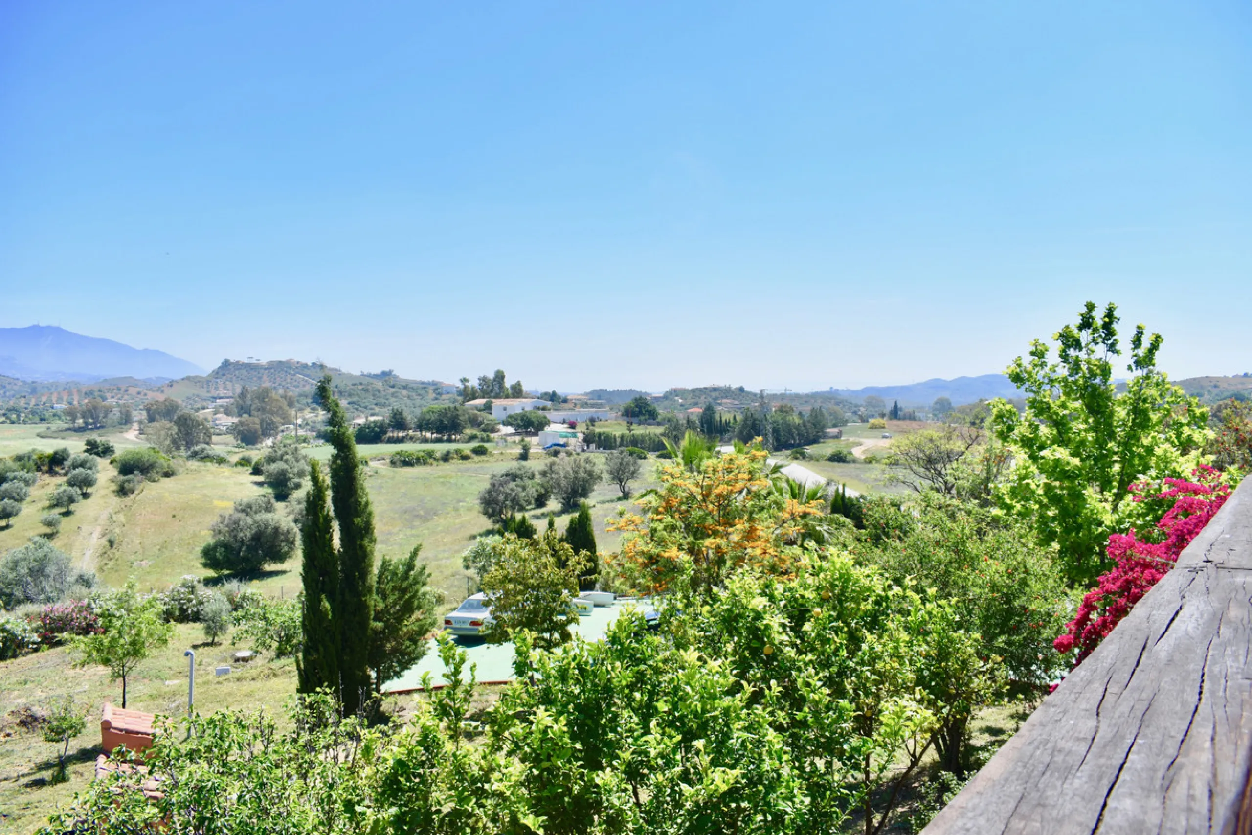 Beautiful 4 bedroom Detached Villa located on a superb plot of 6,500m2 with a large private pool & only 10 minutes from La Cala de Mijas!
