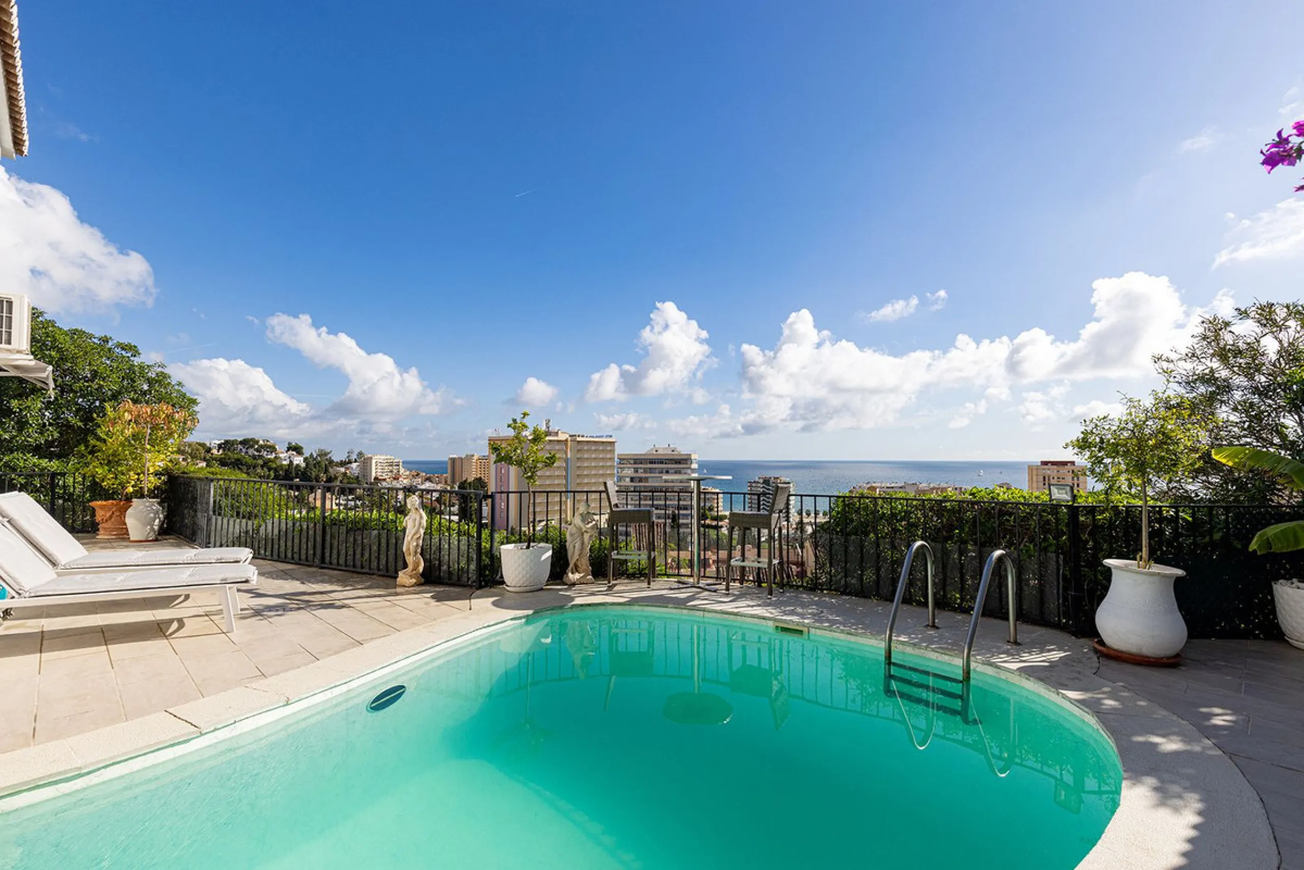 Beautiful fully renovated 3 bedroom villa with panoramic sea views in Torreblanca.