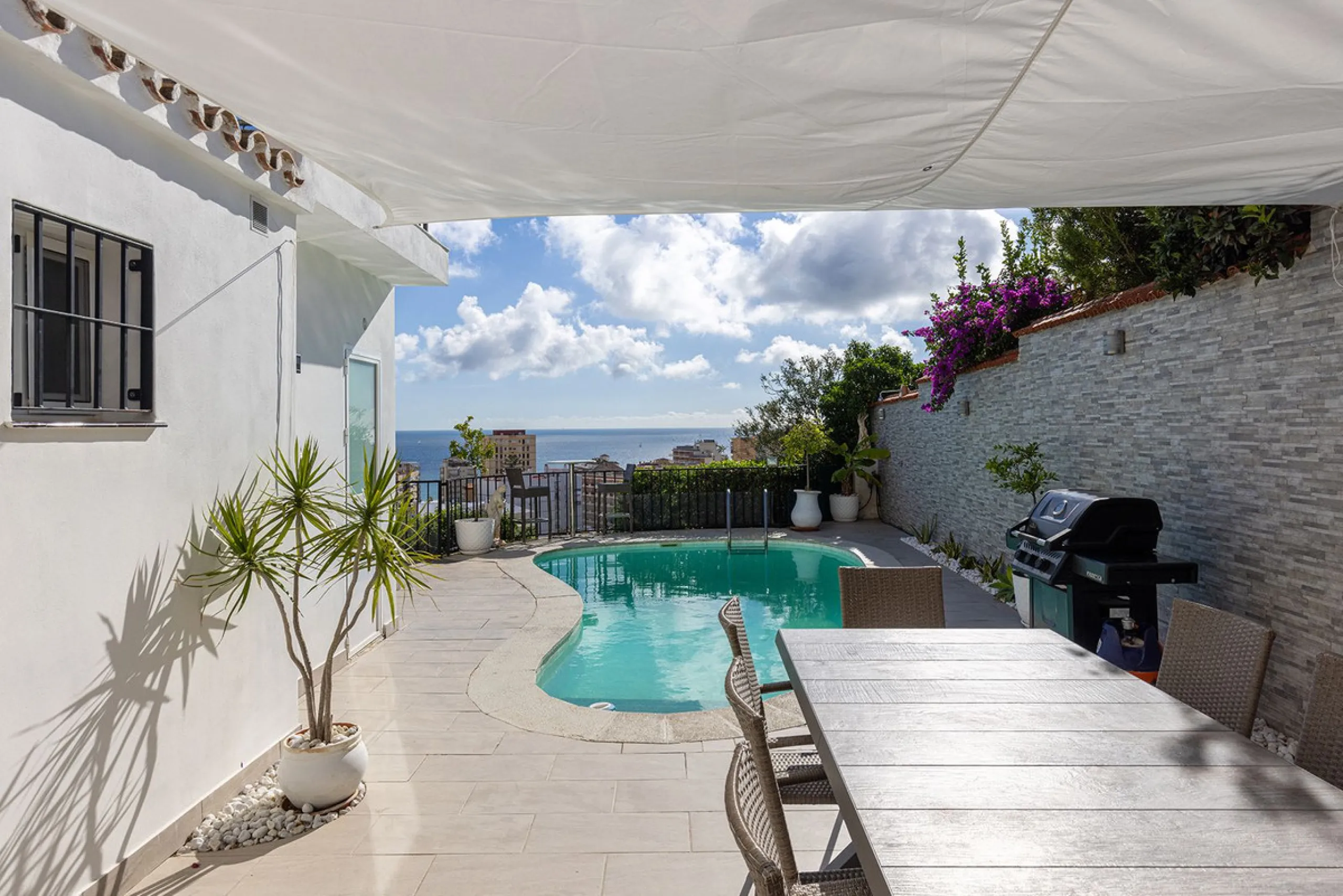 Beautiful fully renovated 3 bedroom villa with panoramic sea views in Torreblanca.