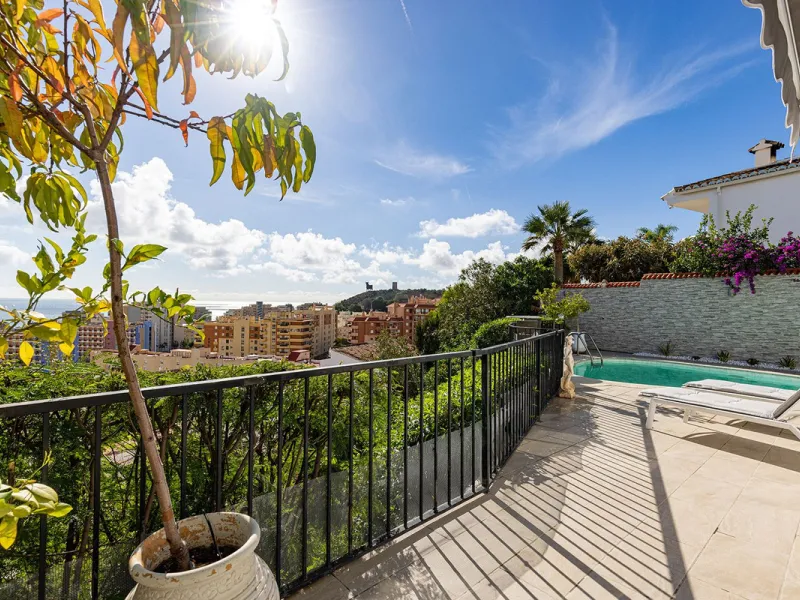Beautiful fully renovated 3 bedroom villa with panoramic sea views in Torreblanca.