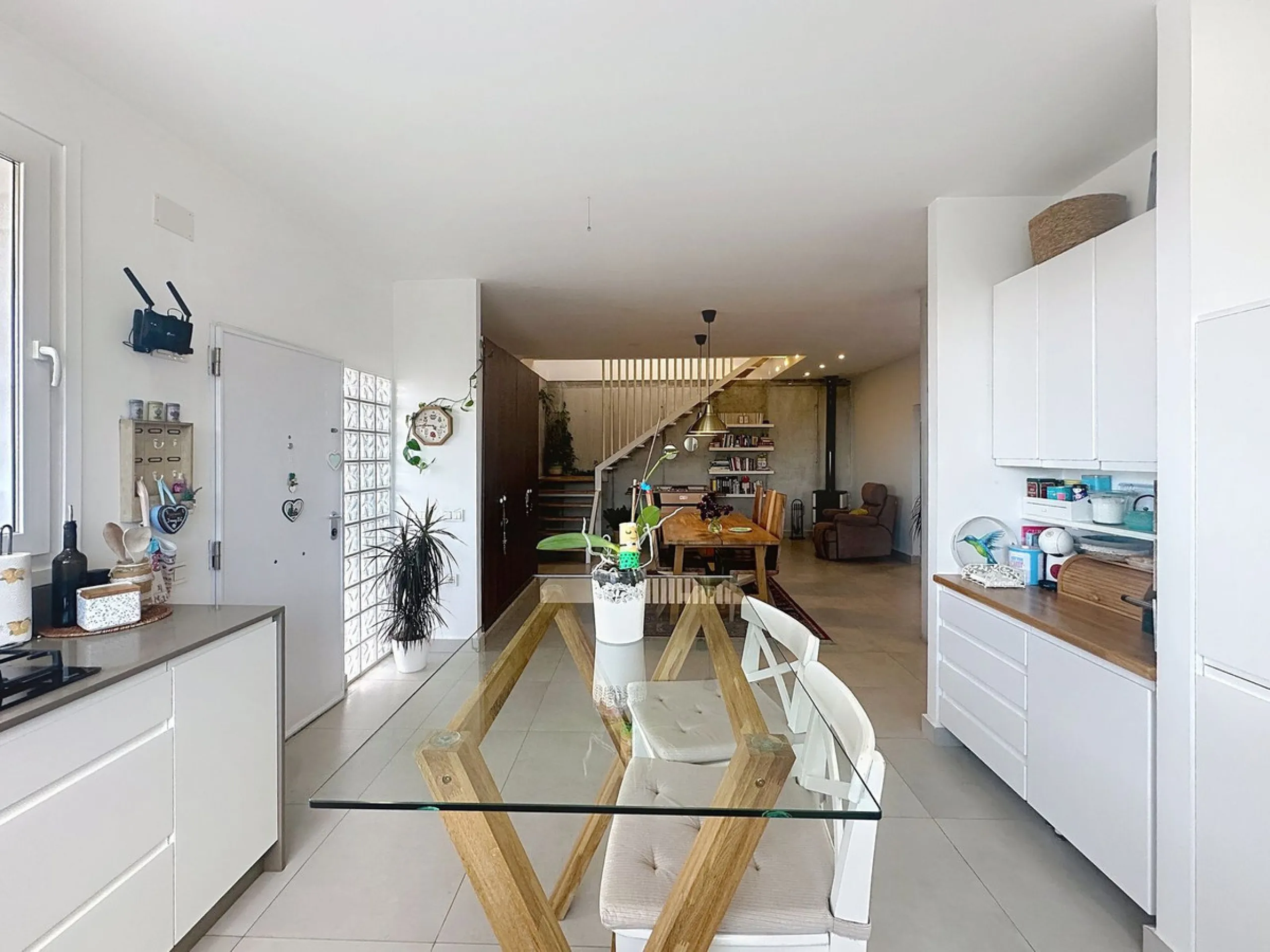 Welcome to this contemporary and practical country house on the outskirts of Alhaurín el Grande, built in 2018.