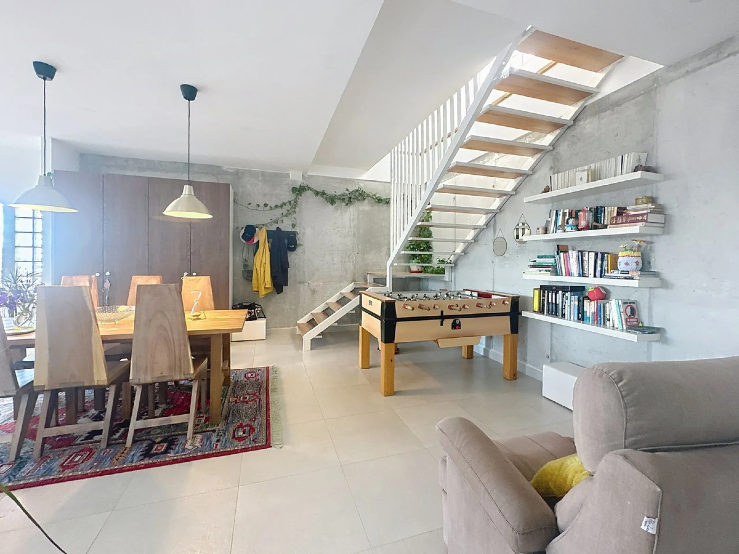 Welcome to this contemporary and practical country house on the outskirts of Alhaurín el Grande, built in 2018.