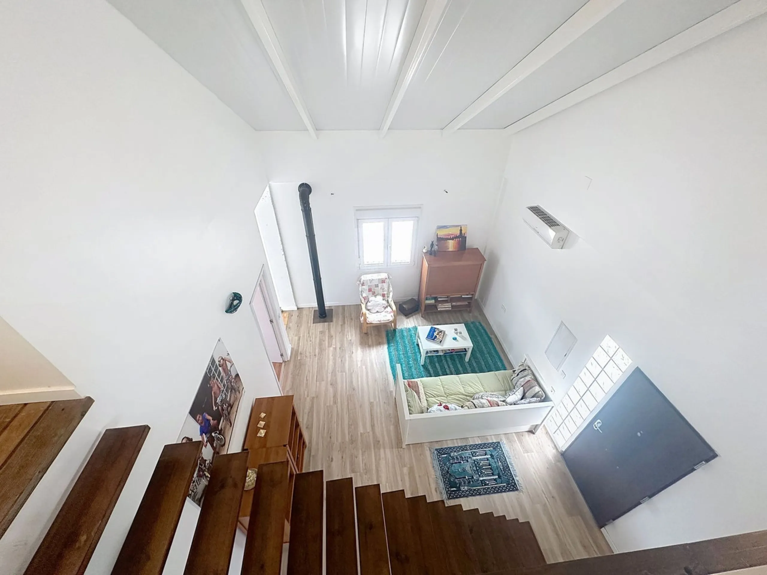 Welcome to this contemporary and practical country house on the outskirts of Alhaurín el Grande, built in 2018.