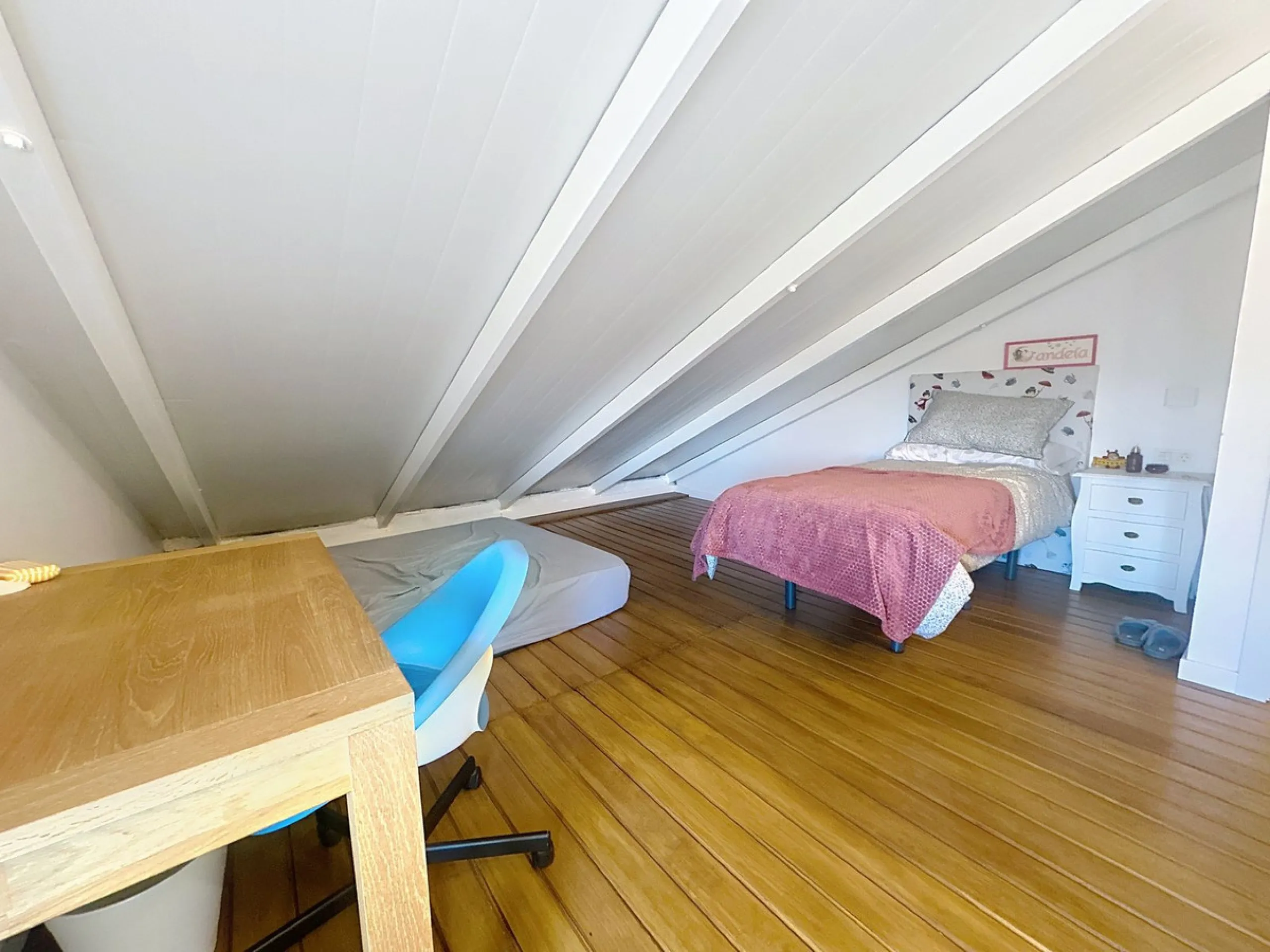 Welcome to this contemporary and practical country house on the outskirts of Alhaurín el Grande, built in 2018.