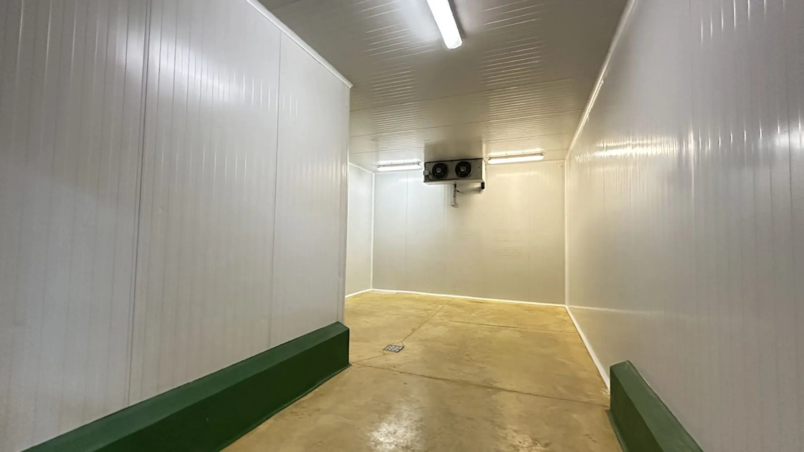 Business, Antequera, Costa del Sol.Built 1253 m².Setting : Commercial Area.Features : WiFi.