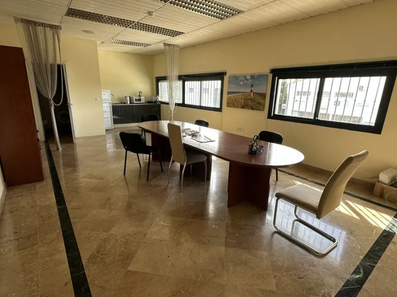 Business, Antequera, Costa del Sol.Built 1253 m².Setting : Commercial Area.Features : WiFi.
