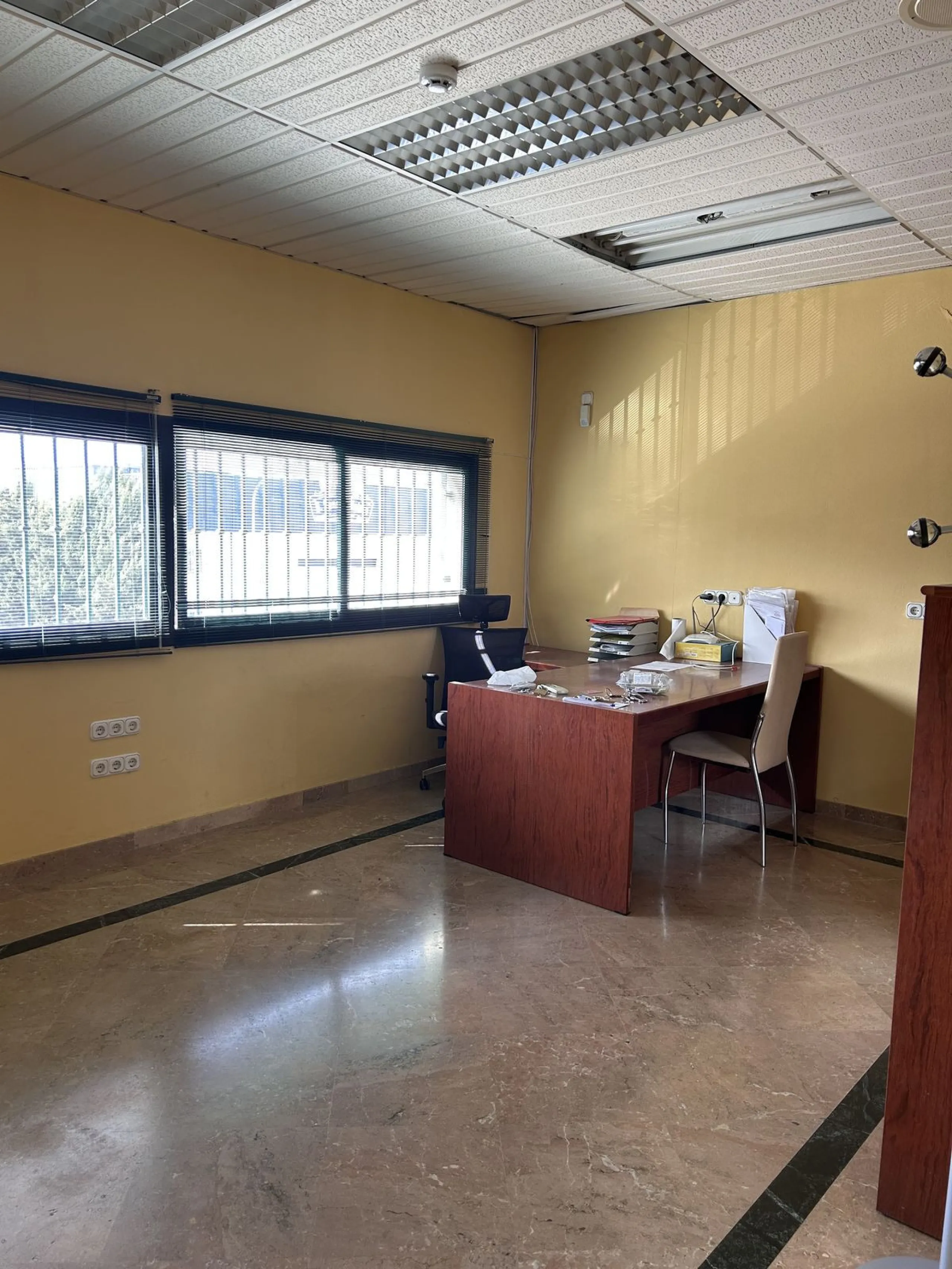 Business, Antequera, Costa del Sol.Built 1253 m².Setting : Commercial Area.Features : WiFi.