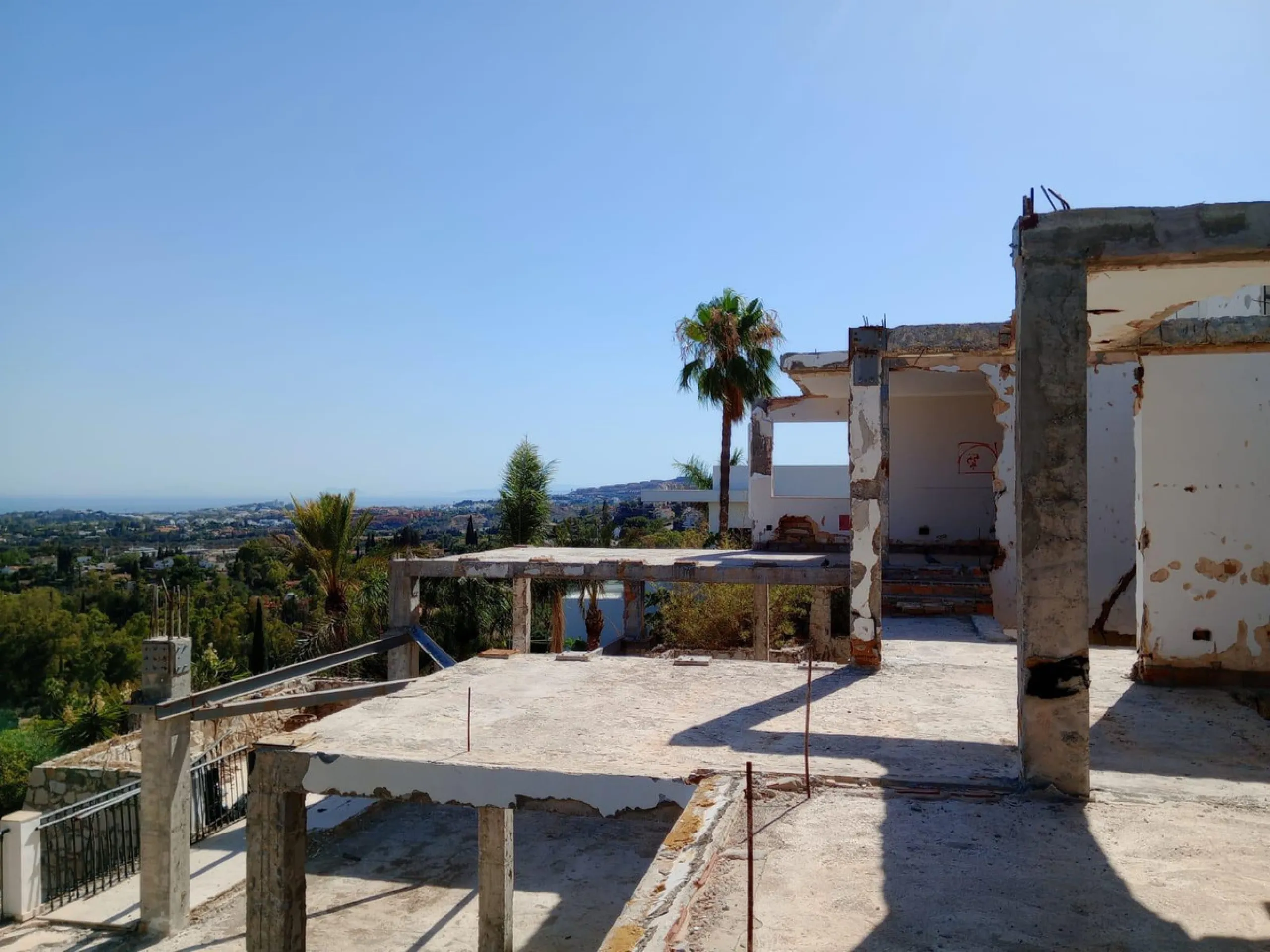 House - Detached Villa в продаже в Benahavís, Málaga. В доме 6 спален и 6 ванных комнат. Площадь дома 500 м². Площадь участка 1020 м²