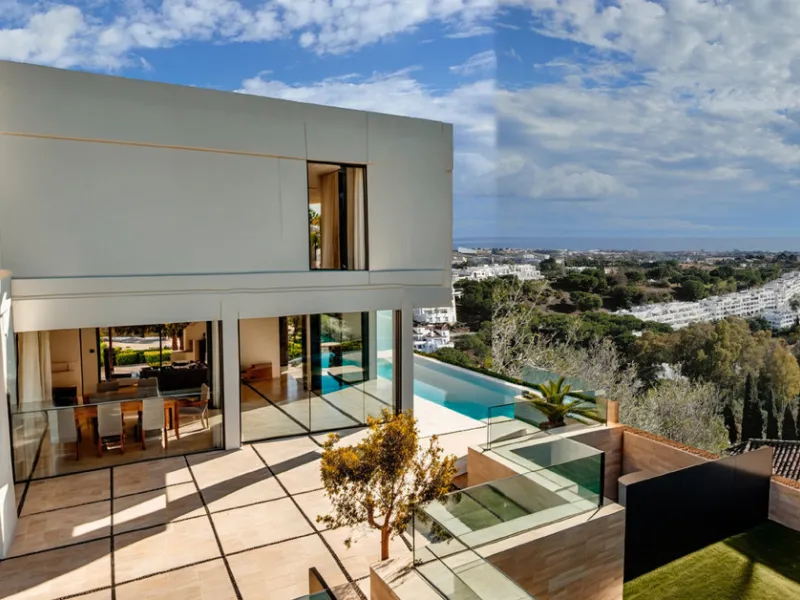 House - Detached Villa в продаже в Benahavís, Málaga. В доме 6 спален и 6 ванных комнат. Площадь дома 500 м². Площадь участка 1020 м²