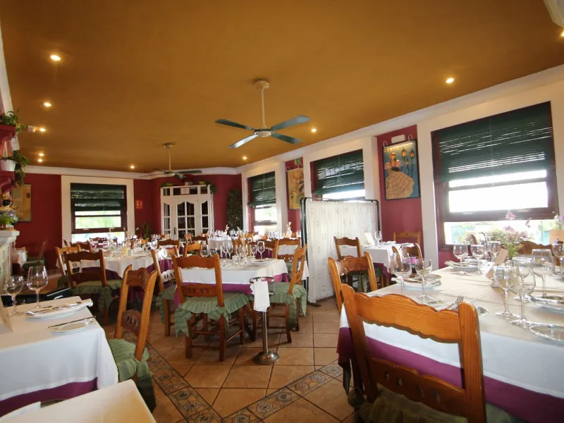 Anyone looking for a long established business with combined living premises MUST see this property.