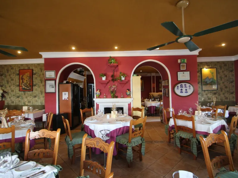 Anyone looking for a long established business with combined living premises MUST see this property.