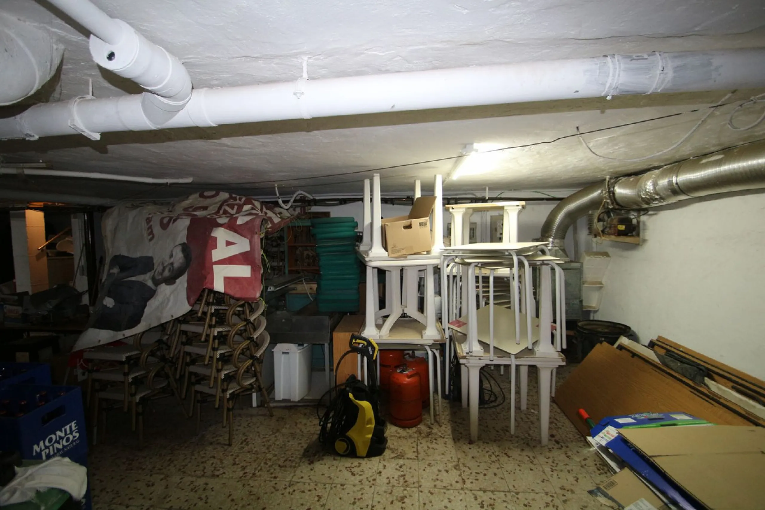 Anyone looking for a long established business with combined living premises MUST see this property.