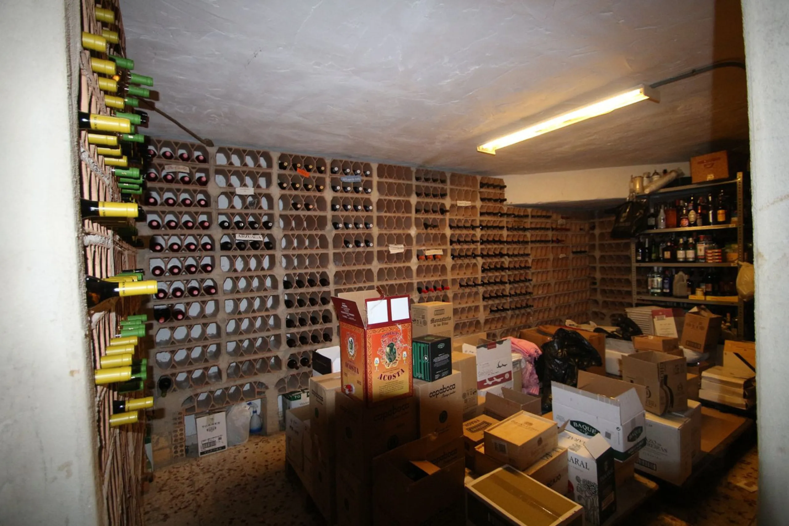 Anyone looking for a long established business with combined living premises MUST see this property.