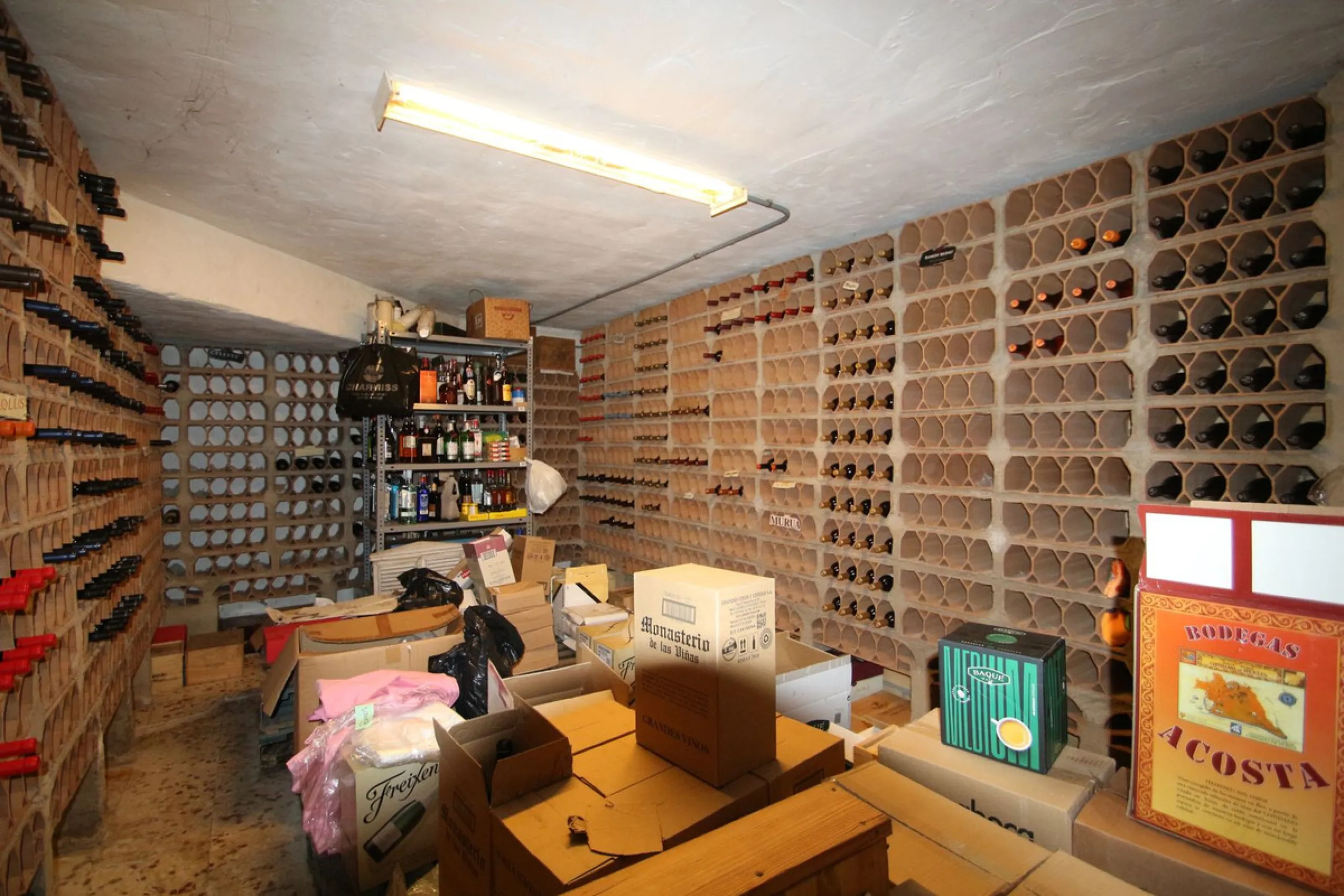 Anyone looking for a long established business with combined living premises MUST see this property.