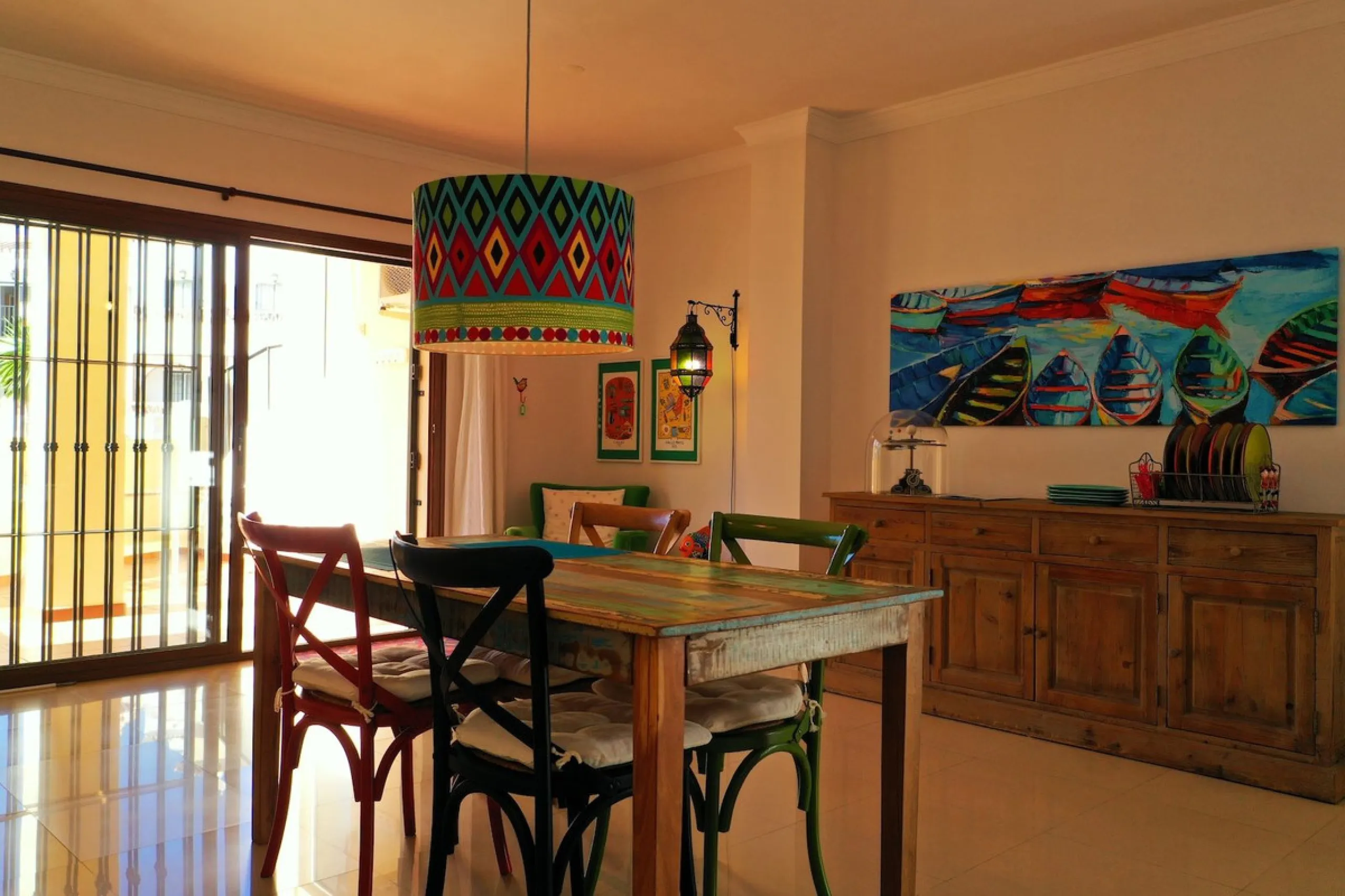A wonderful 3 bedroom townhouse, situated in the Chimenea area of Nerja, within walking distance to Burriana Beach.