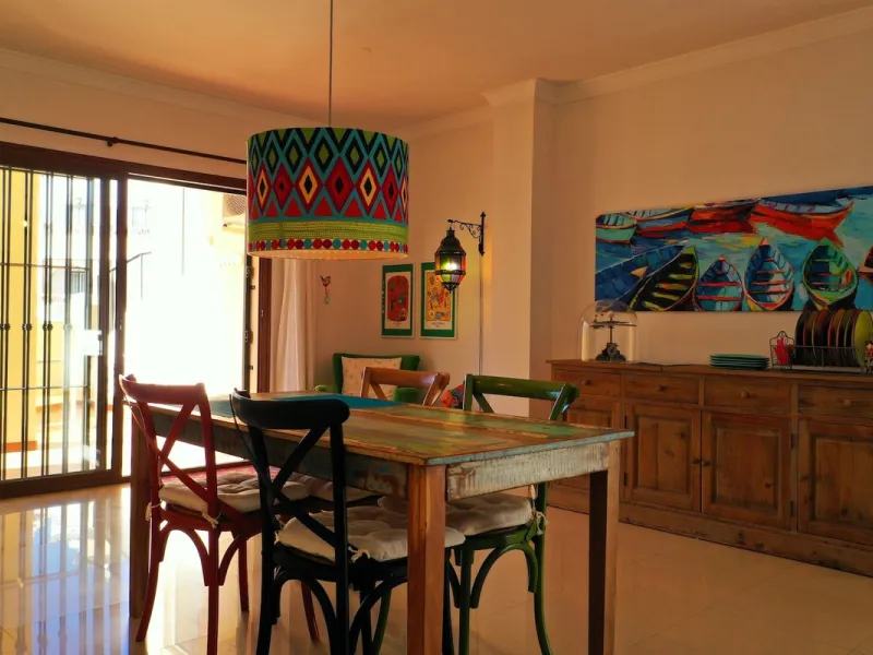 A wonderful 3 bedroom townhouse, situated in the Chimenea area of Nerja, within walking distance to Burriana Beach.