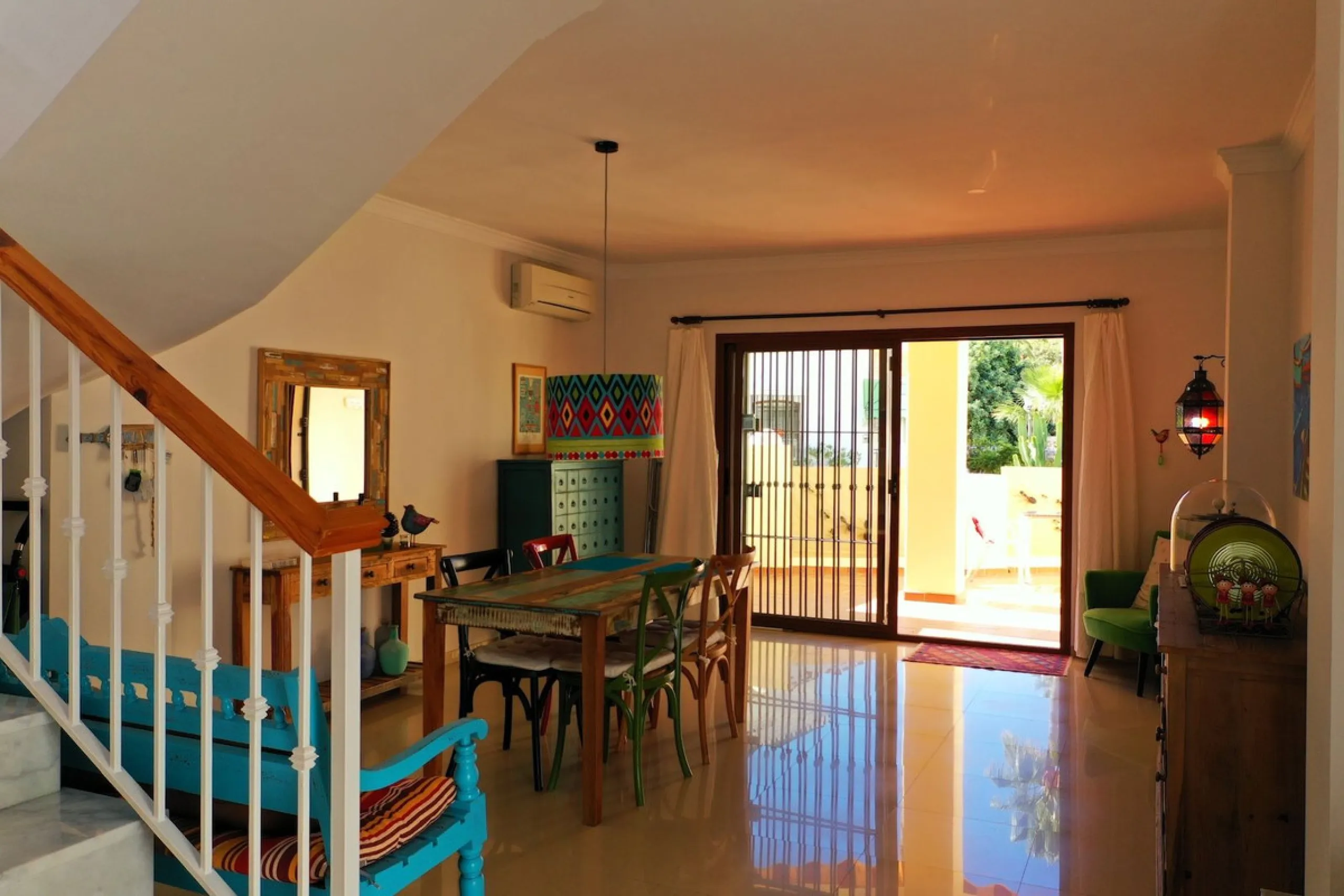 A wonderful 3 bedroom townhouse, situated in the Chimenea area of Nerja, within walking distance to Burriana Beach.