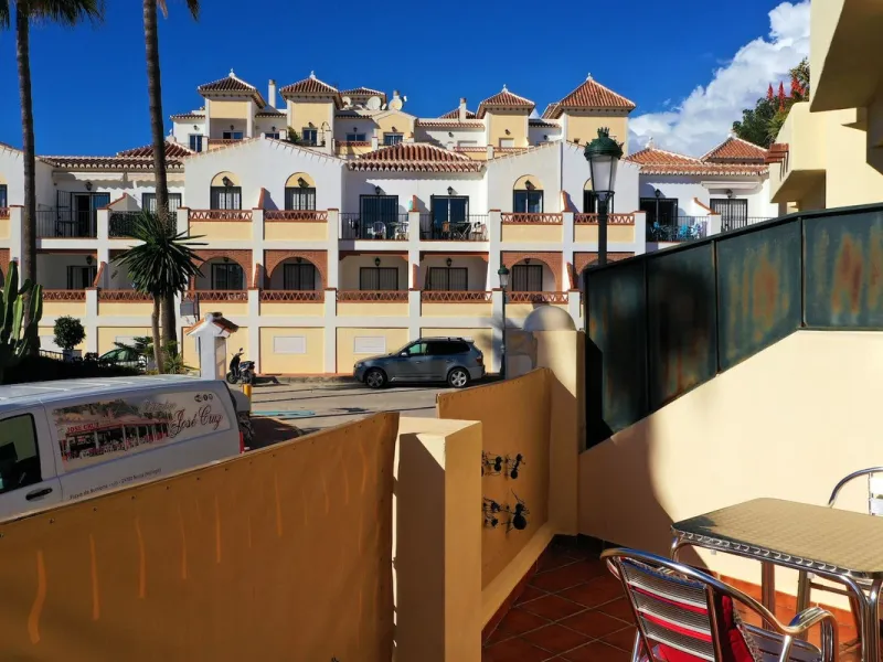 A wonderful 3 bedroom townhouse, situated in the Chimenea area of Nerja, within walking distance to Burriana Beach.