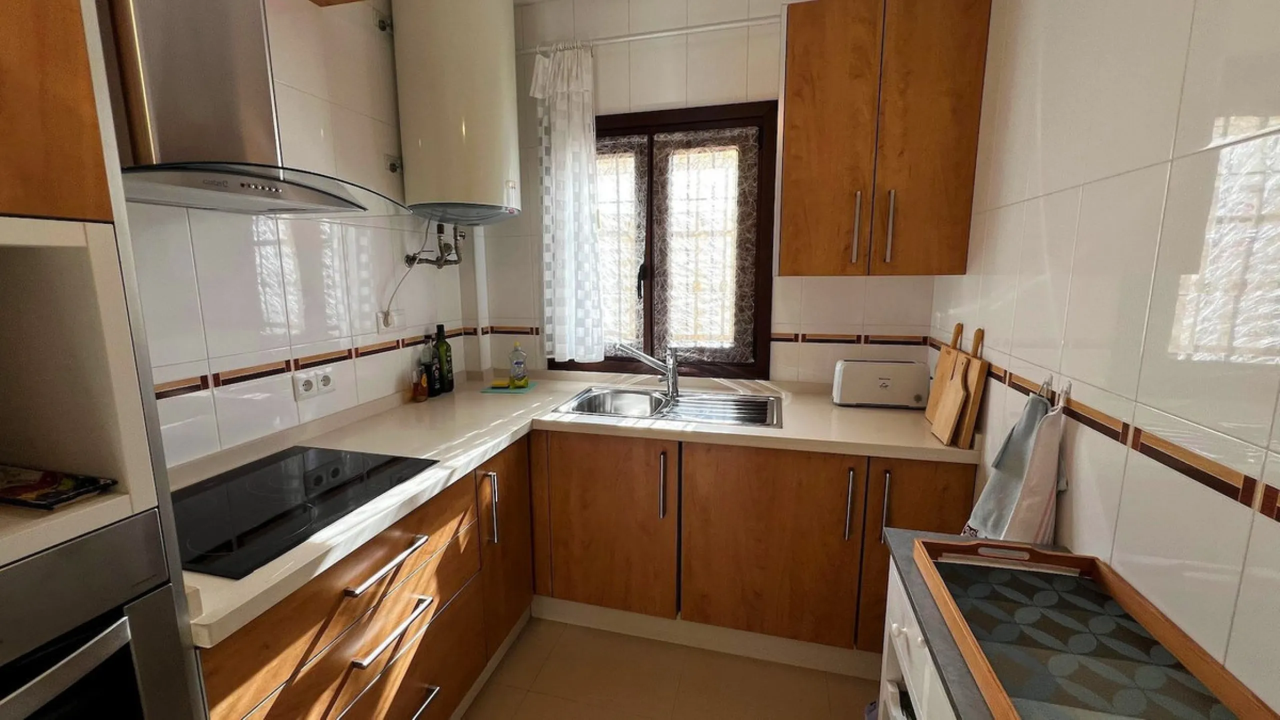 A wonderful 3 bedroom townhouse, situated in the Chimenea area of Nerja, within walking distance to Burriana Beach.