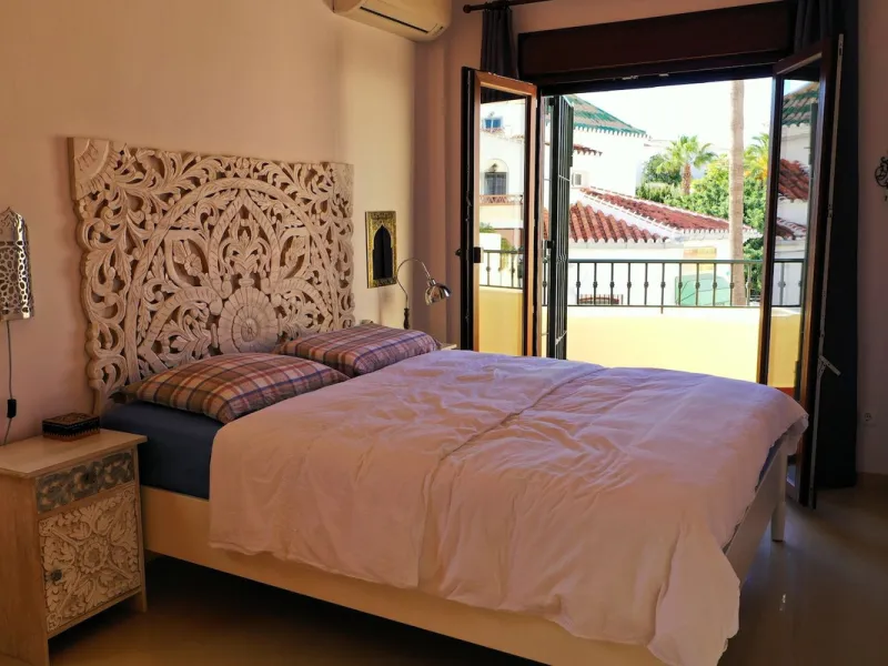A wonderful 3 bedroom townhouse, situated in the Chimenea area of Nerja, within walking distance to Burriana Beach.