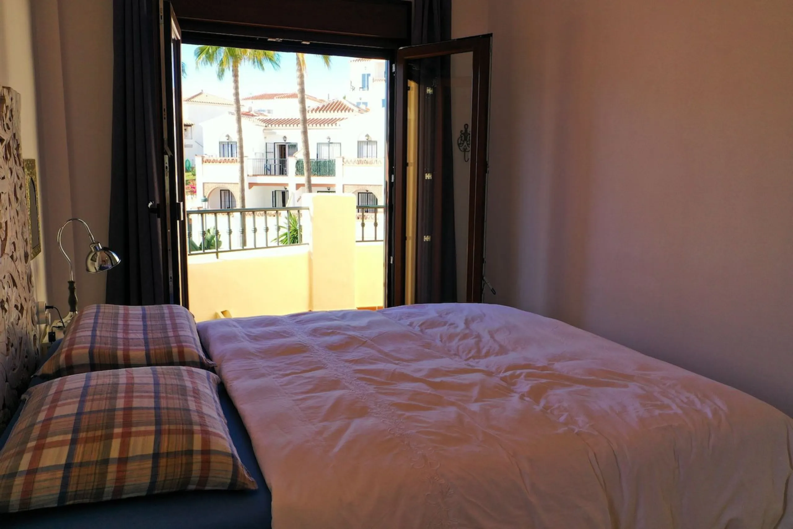 A wonderful 3 bedroom townhouse, situated in the Chimenea area of Nerja, within walking distance to Burriana Beach.