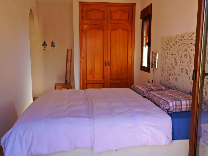 A wonderful 3 bedroom townhouse, situated in the Chimenea area of Nerja, within walking distance to Burriana Beach.