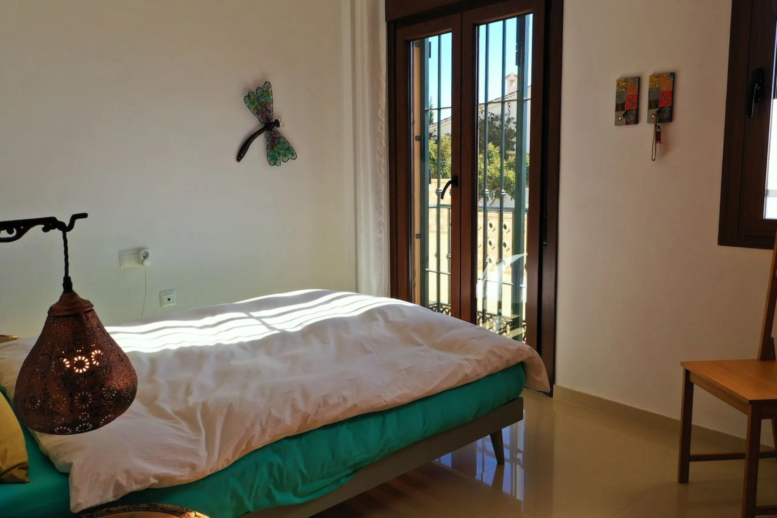A wonderful 3 bedroom townhouse, situated in the Chimenea area of Nerja, within walking distance to Burriana Beach.