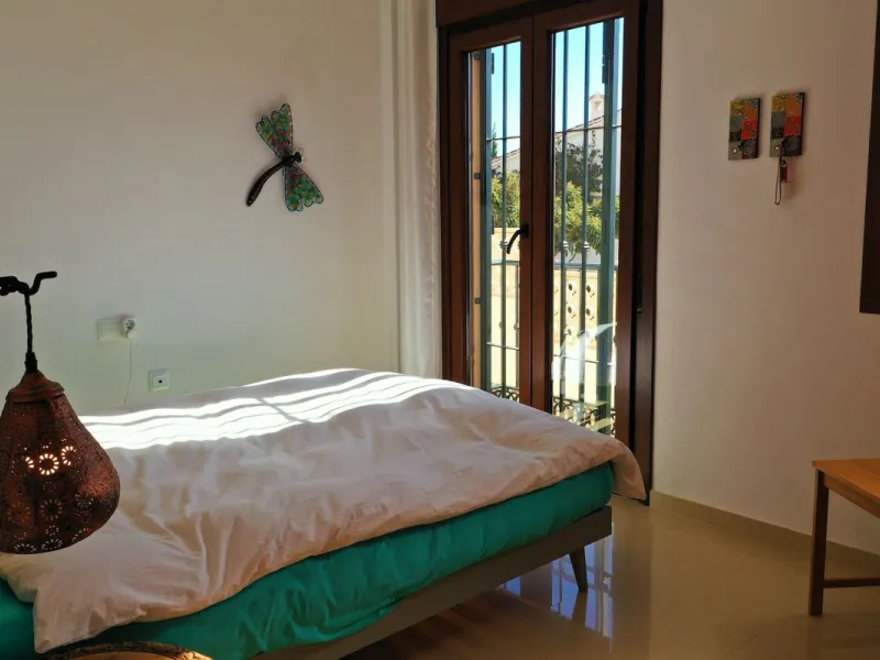 A wonderful 3 bedroom townhouse, situated in the Chimenea area of Nerja, within walking distance to Burriana Beach.