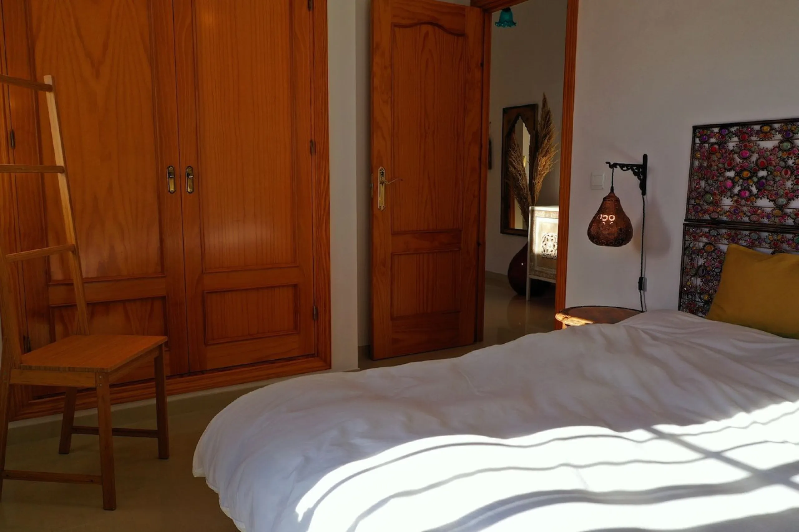 A wonderful 3 bedroom townhouse, situated in the Chimenea area of Nerja, within walking distance to Burriana Beach.
