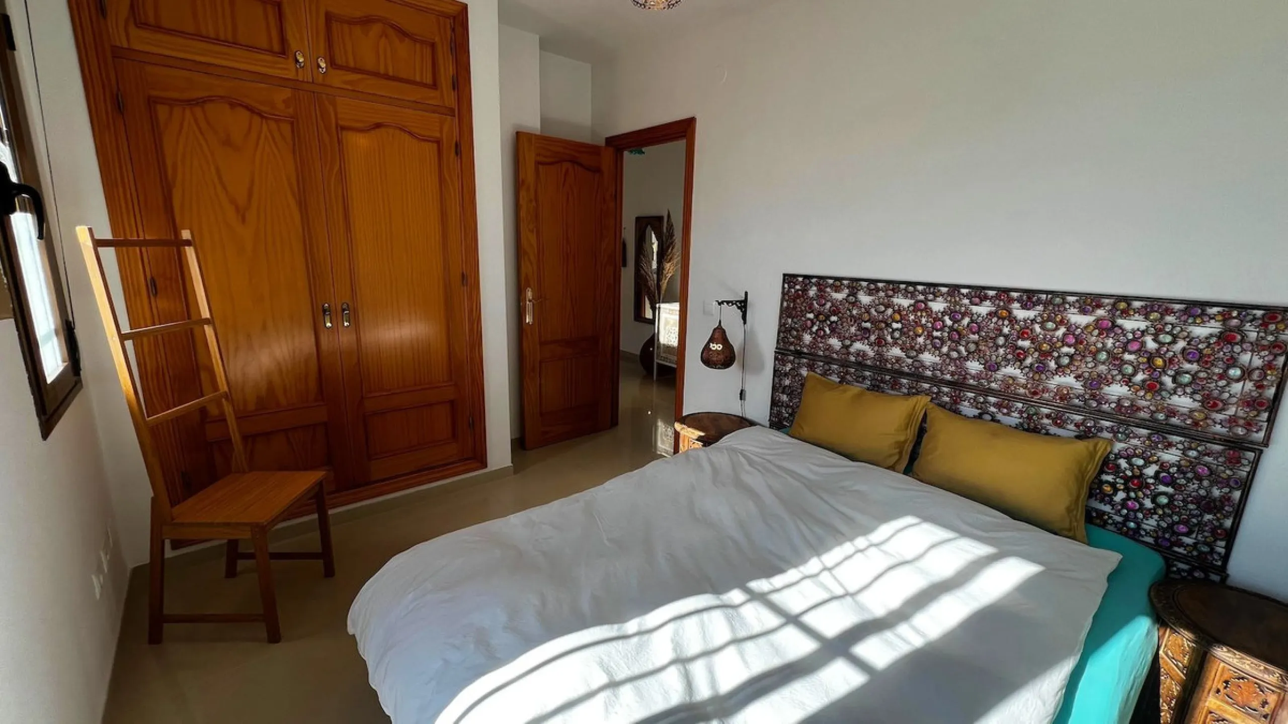 A wonderful 3 bedroom townhouse, situated in the Chimenea area of Nerja, within walking distance to Burriana Beach.