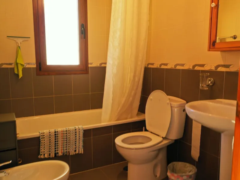 A wonderful 3 bedroom townhouse, situated in the Chimenea area of Nerja, within walking distance to Burriana Beach.