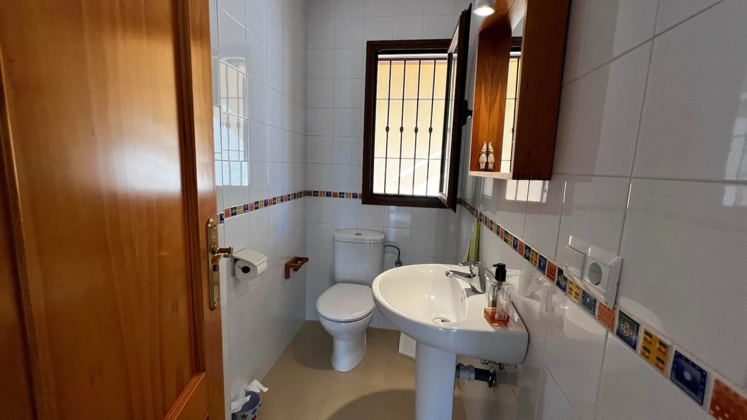 A wonderful 3 bedroom townhouse, situated in the Chimenea area of Nerja, within walking distance to Burriana Beach.