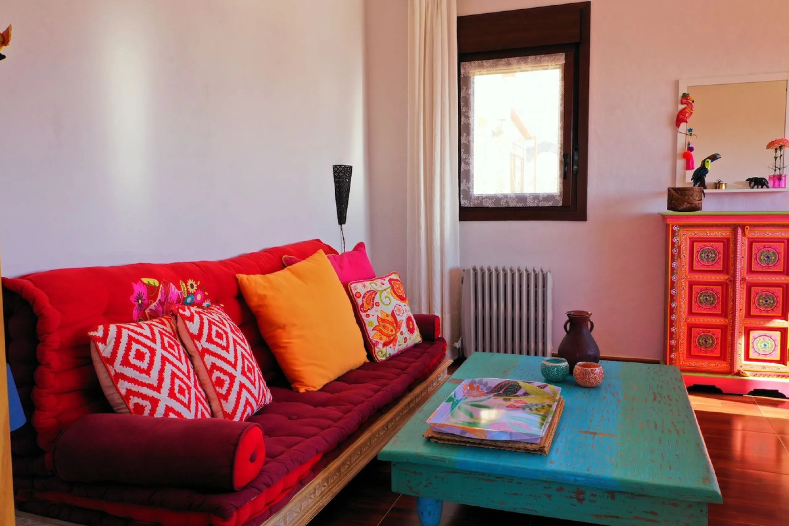 A wonderful 3 bedroom townhouse, situated in the Chimenea area of Nerja, within walking distance to Burriana Beach.