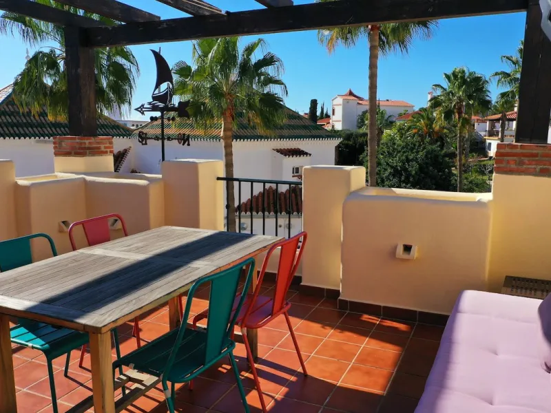 A wonderful 3 bedroom townhouse, situated in the Chimenea area of Nerja, within walking distance to Burriana Beach.