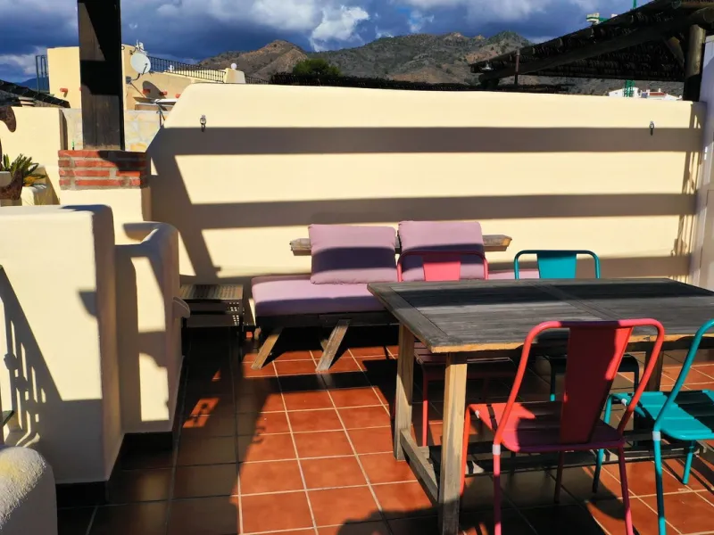 A wonderful 3 bedroom townhouse, situated in the Chimenea area of Nerja, within walking distance to Burriana Beach.