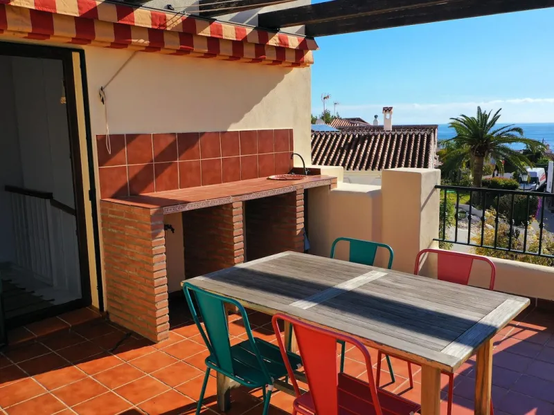 A wonderful 3 bedroom townhouse, situated in the Chimenea area of Nerja, within walking distance to Burriana Beach.