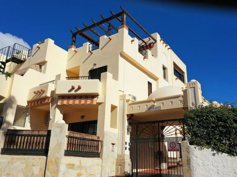 A wonderful 3 bedroom townhouse, situated in the Chimenea area of Nerja, within walking distance to Burriana Beach.