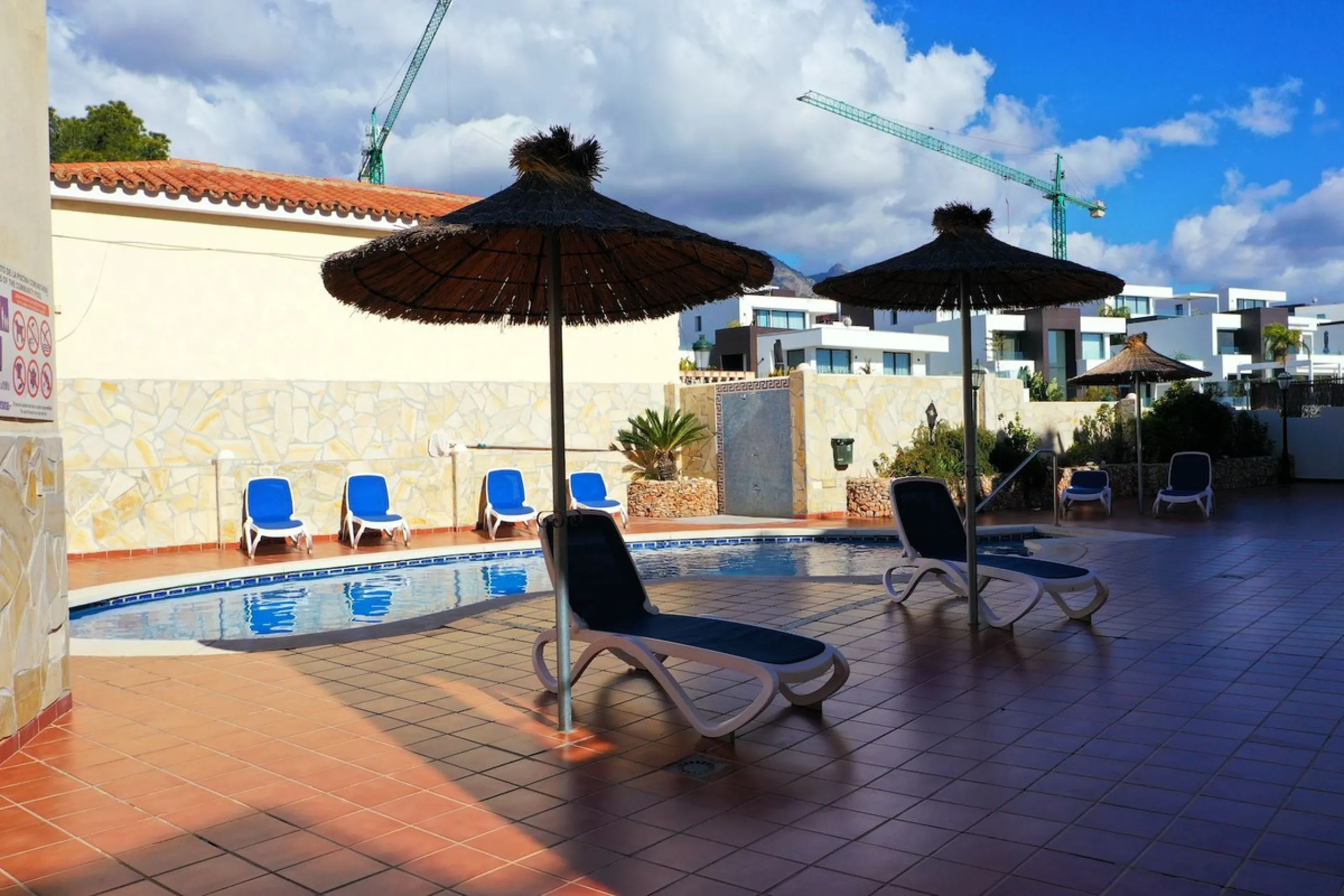 A wonderful 3 bedroom townhouse, situated in the Chimenea area of Nerja, within walking distance to Burriana Beach.